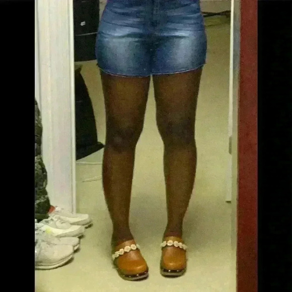 Rock and Royal Classic denim jean shorts. - Picture 4 of 4